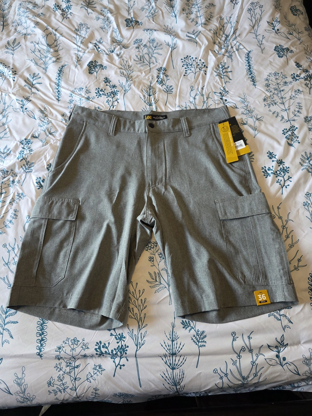 Lee Men’s Gray Cargo Shorts - Lightweight Casual Workwear